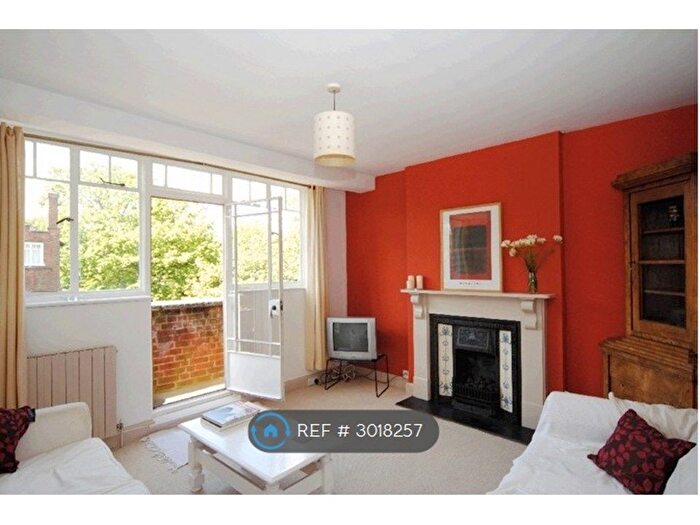 3 Bedroom Flat To Rent In Oakfield Court, London, N8