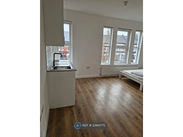Studio To Rent In Hardwicke Road, London, N13