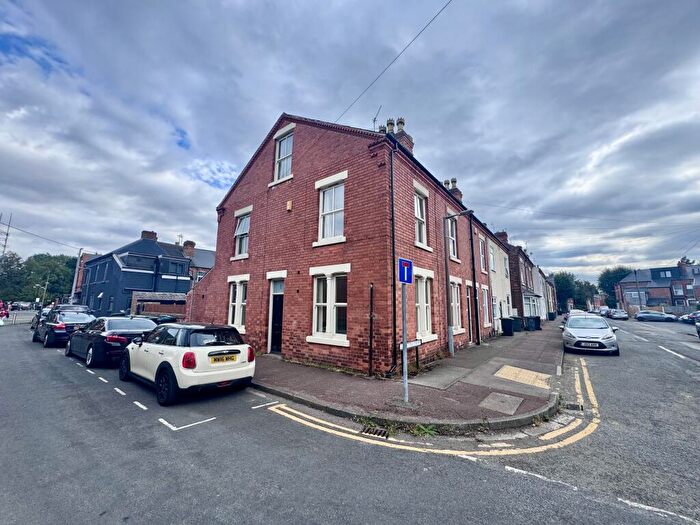4 Bedroom House To Rent In Collins Street, Beeston, NG9