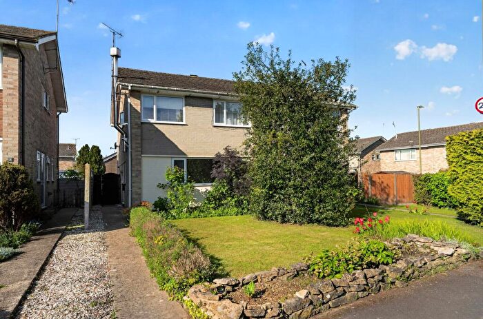 3 Bedroom Semi-Detached House For Sale In Farmers Close, Witney, OX28