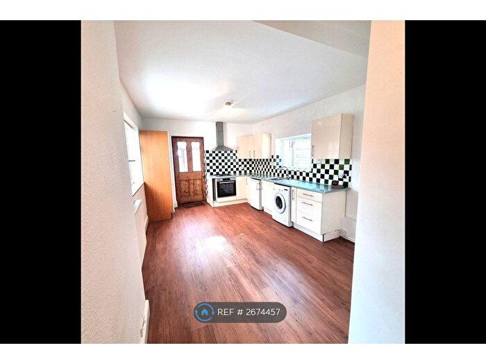 1 Bedroom Flat To Rent In Lynton Gardens, Harrogate, HG1