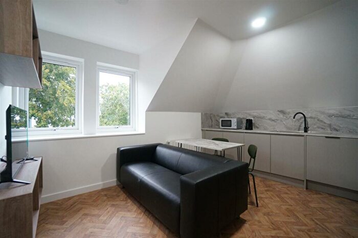 2 Bedroom House To Rent In Holyhead Road, Bangor, LL57