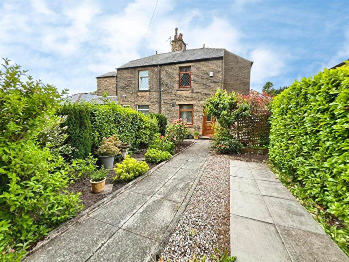 2 Bedroom Semi-Detached House For Sale In St. Pauls Avenue, Bradford, BD6