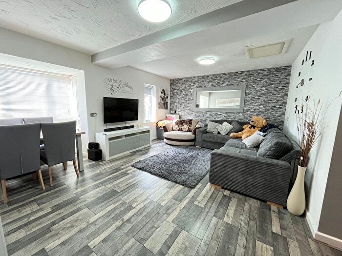 2 Bedroom Flat To Rent In Nicholson Grove, Grange Farm, MK8