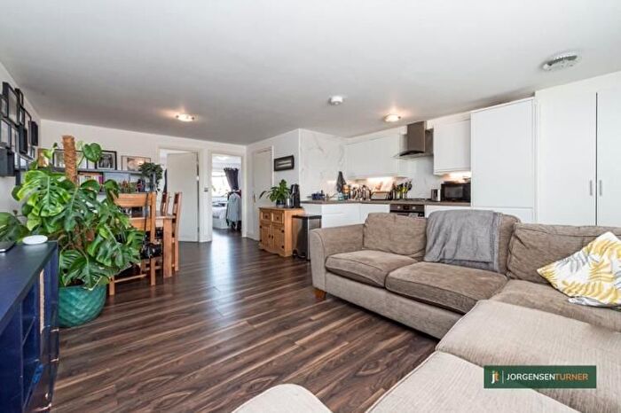 2 Bedroom Flat To Rent In Brondesbury Road, London, NW6