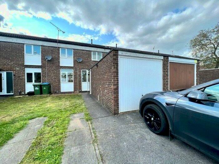 3 Bedroom Terraced House To Rent In Walnut Avenue, Southampton, Hampshire, SO18