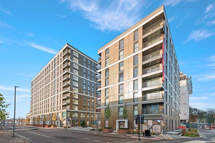 2 Bedroom Flat To Rent In Eden Grove, Staines Upon Thames, TW18