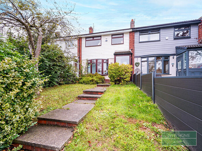 3 Bedroom Semi Detached House For Sale In Alandale Drive, Royton, Oldham, OL2