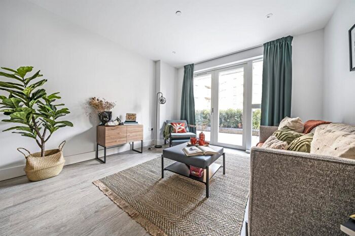 2 Bedroom Apartment To Rent In Joseph Huntley Walk, Reading, RG1