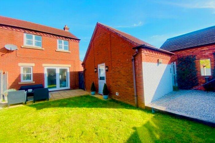 2 Bedroom Property To Rent In Maxtock Avenue, Lichfield, WS13