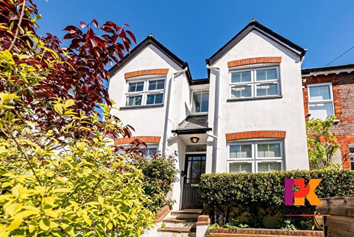 1 Bedroom Flat To Rent In Pinions Road, High Wycombe, HP13