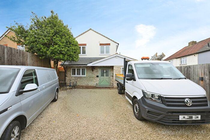 3 Bedroom Detached House For Sale In Ivy Terrace, Hoddesdon, EN11