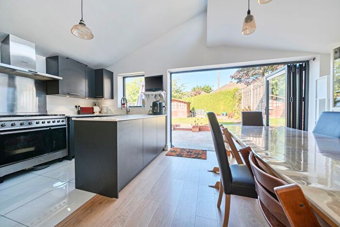 4 Bedroom Semi-detached House For Sale In Linthorpe Road, Cockfosters, EN4