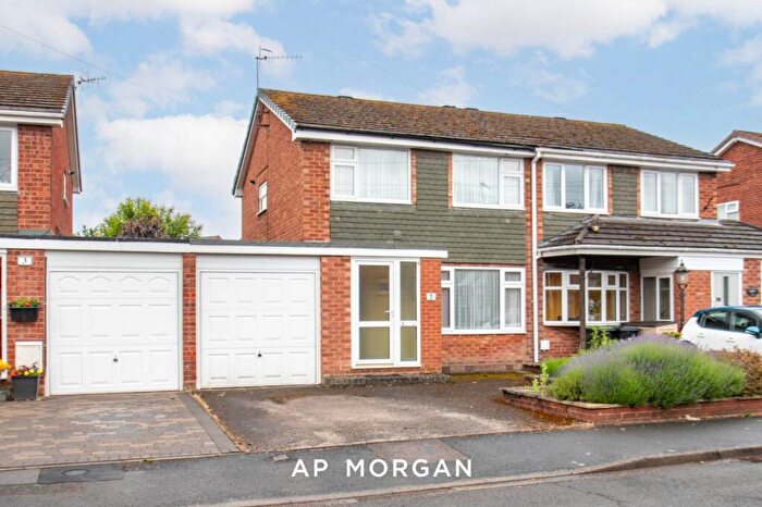 3 Bedroom Semi-Detached House For Sale In Grayshott Close, Bromsgrove, Worcestershire, B61