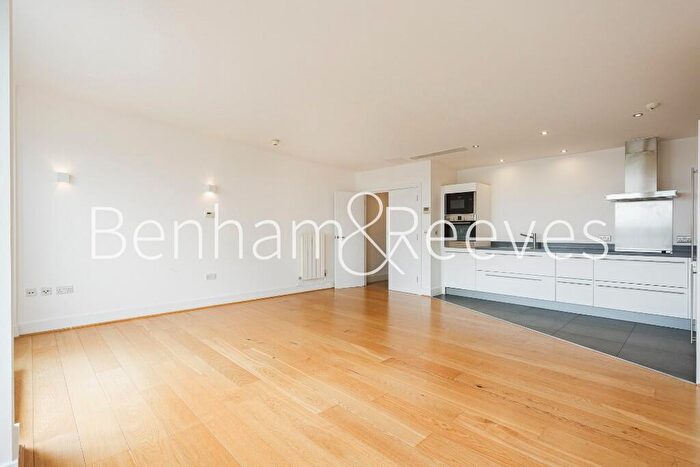 3 Bedroom Apartment To Rent In Cadogan Road, Royal Arsenal Riverside, SE18