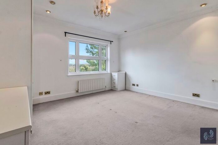 4 Bedroom Property To Rent In Southway, London, N20