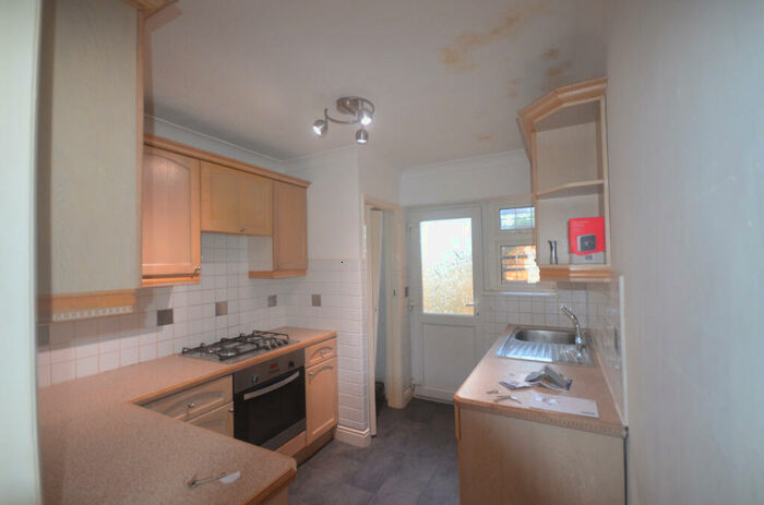 2 Bedroom Maisonette To Rent In Eastern Avenue East, RM2