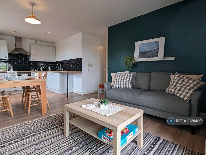 2 Bedroom Flat To Rent In Wilmslow Road, Manchester, M20