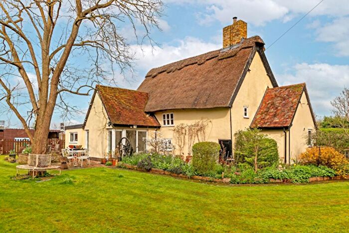 4 Bedroom Detached House For Sale In Hitchin Road, Henlow, Bedfordshire, SG16