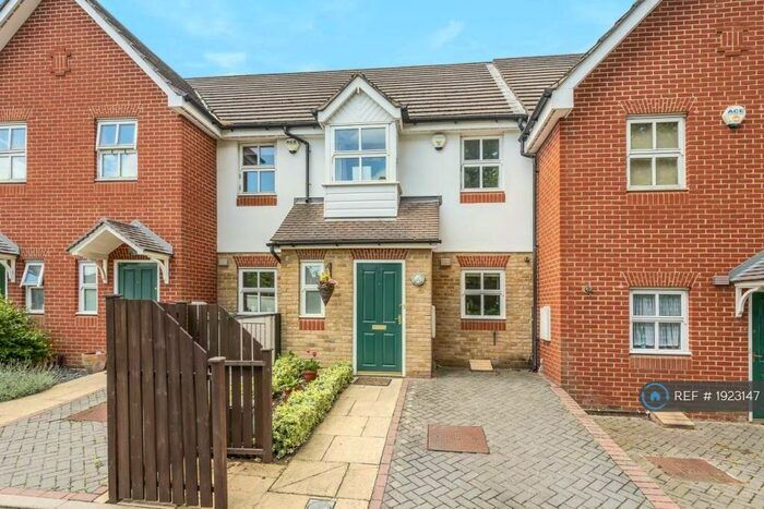 3 Bedroom Terraced House To Rent In Woodbury Gardens, London, SE12