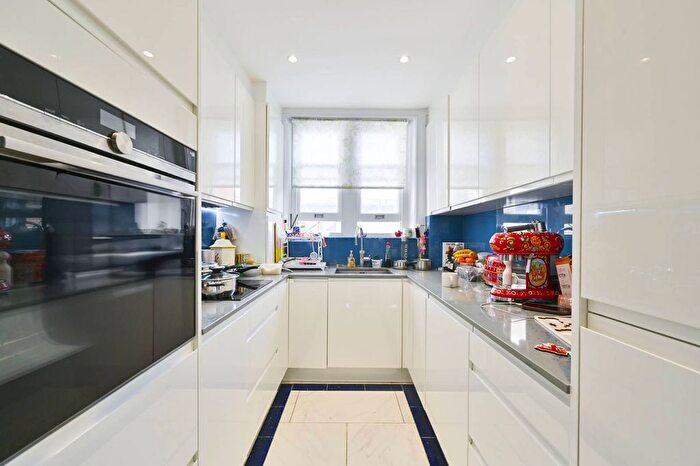 3 Bedroom Flat To Rent In Mandeville Place, Marylebone, London, W1U