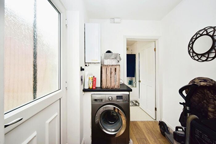 2 Bedroom End Of Terrace House For Sale In Dover Street, Maidstone, Kent, ME16