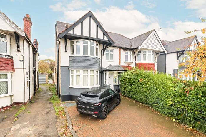 Studio To Rent In Watford Way, London, NW4