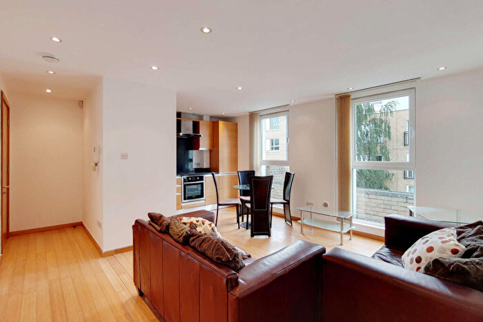 1 Bedroom Apartment To Rent In Helion Court, Westferry Road, Canary Wharf, London, E14
