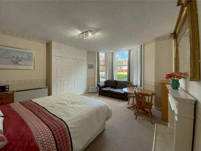 Flat To Rent In Durley Gardens, Westcliff, BH2