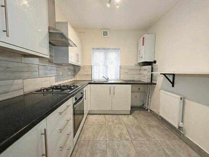 2 Bedroom Flat To Rent In Watford Way, London, NW7