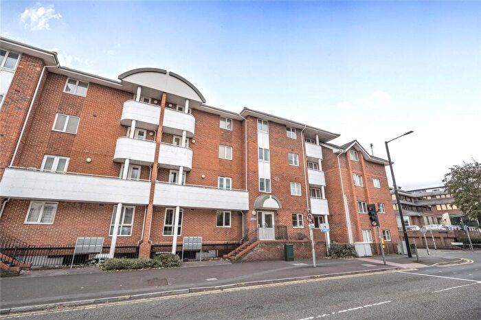 2 Bedroom Flat To Rent In Queens Road, Reading, Berkshire, RG1