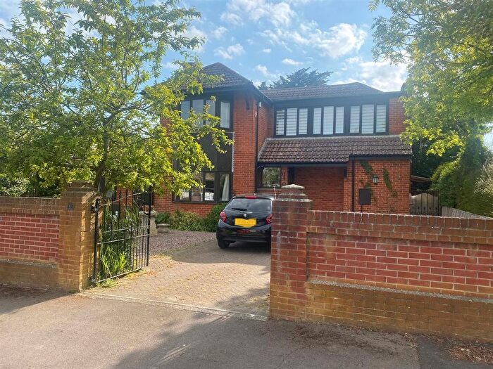 3 Bedroom Link Detached House To Rent In Fernhill Avenue, Weymouth, DT4