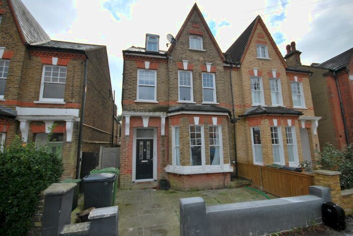 2 Bedroom Flat To Rent In Tritton Road, London, SE21