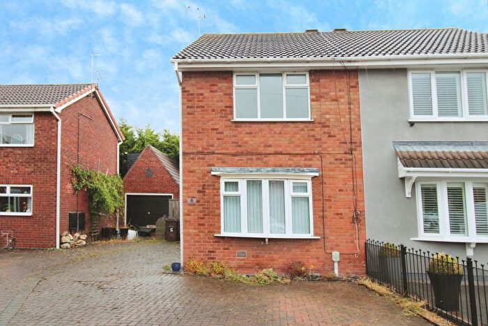 2 Bedroom Semi-Detached House For Sale In Meadow Garth, Hull, HU6