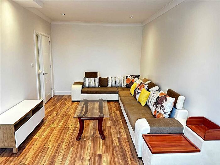 3 Bedroom Flat To Rent In Boileau Parade, Boileau Road, North Ealing, W5