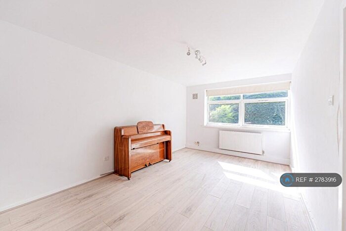 2 Bedroom Flat To Rent In Crouch Hall Road, London, N8