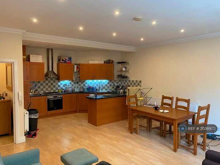 1 Bedroom Flat To Rent In Theatre Court, Northampton, NN1