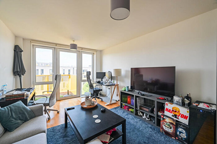 1 Bedroom Flat To Rent In Killick Way, Stepney, London, E1