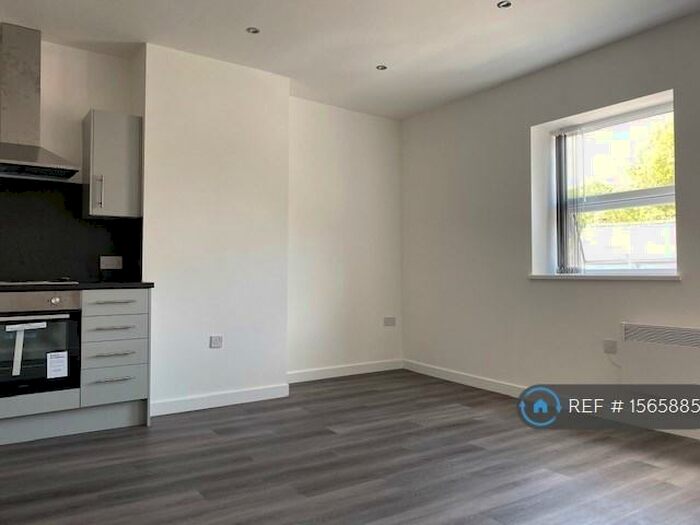 2 Bedroom Flat To Rent In Reddish Lane, Manchester, M18