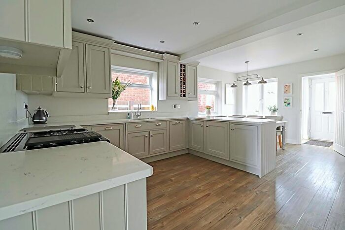 4 Bedroom Detached House For Sale In Kings Road, South Benfleet, SS7