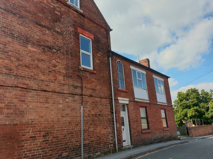 3 Bedroom Flat To Rent In Wall Street, Ripley, DE5