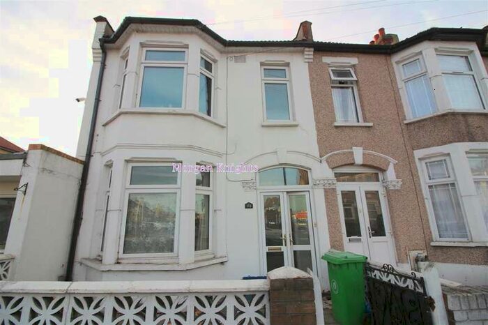 4 Bedroom Terraced House To Rent In Highbury Gardens, Goodmayes, IG3
