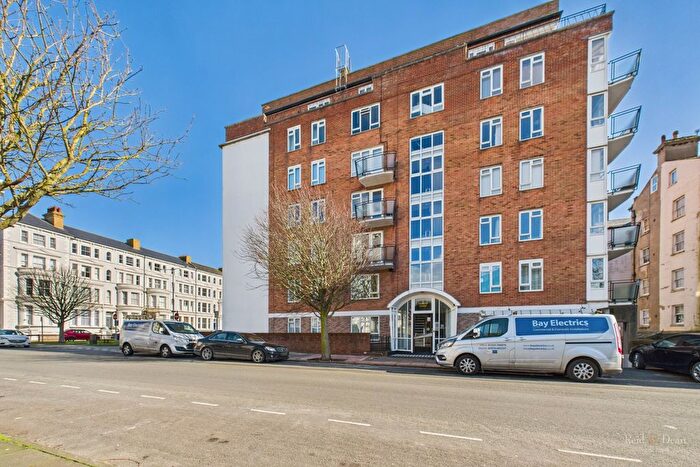1 Bedroom Flat For Sale In Howard Sqaure, Eastbourne, BN21