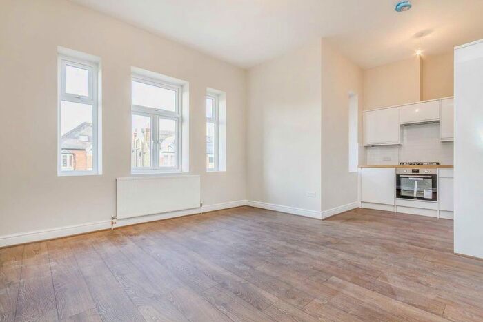 1 Bedroom Flat To Rent In Newburgh Road, London, W3
