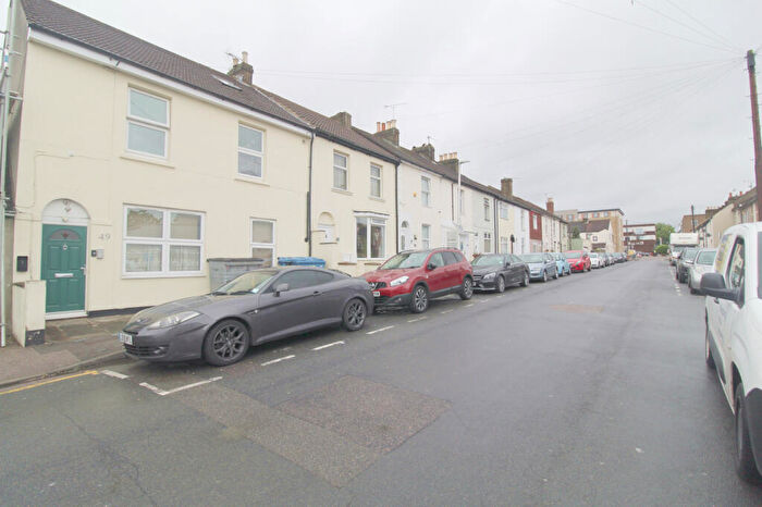 1 Bedroom Flat To Rent In Gardiner Street, Gillingham, Kent, ME7