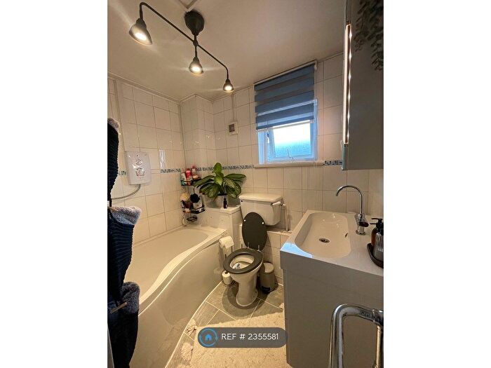 1 Bedroom Flat To Rent In Caneland Court, Waltham Abbey, EN9