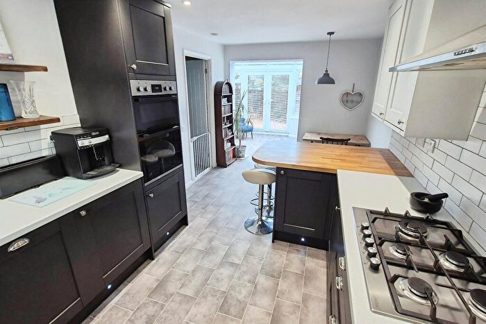 3 Bedroom Detached House For Sale In Long Pasture, Peterborough, PE4