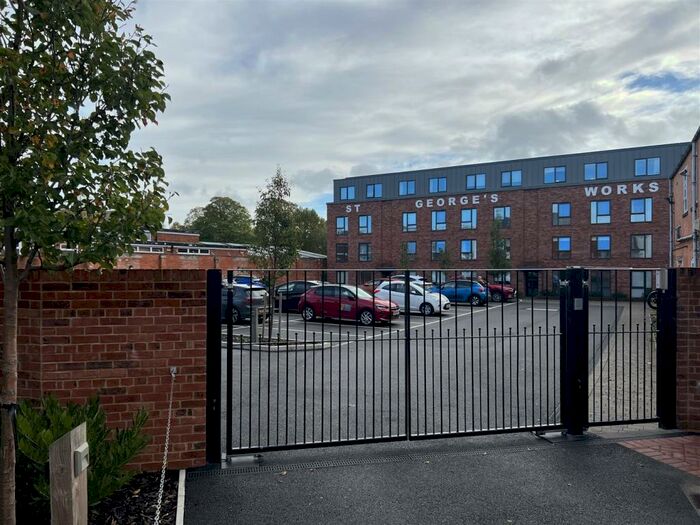 2 Bedroom Flat To Rent In Trowbridge, BA14