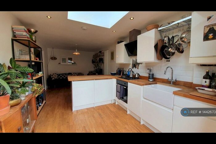 2 Bedroom Flat To Rent In Bowdon Road, London, E17