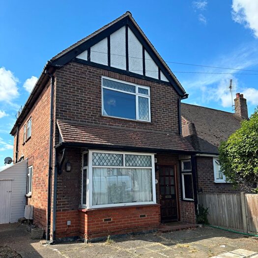 5 Bedroom Detached House To Rent In Aldershot Road, Guildford, GU2